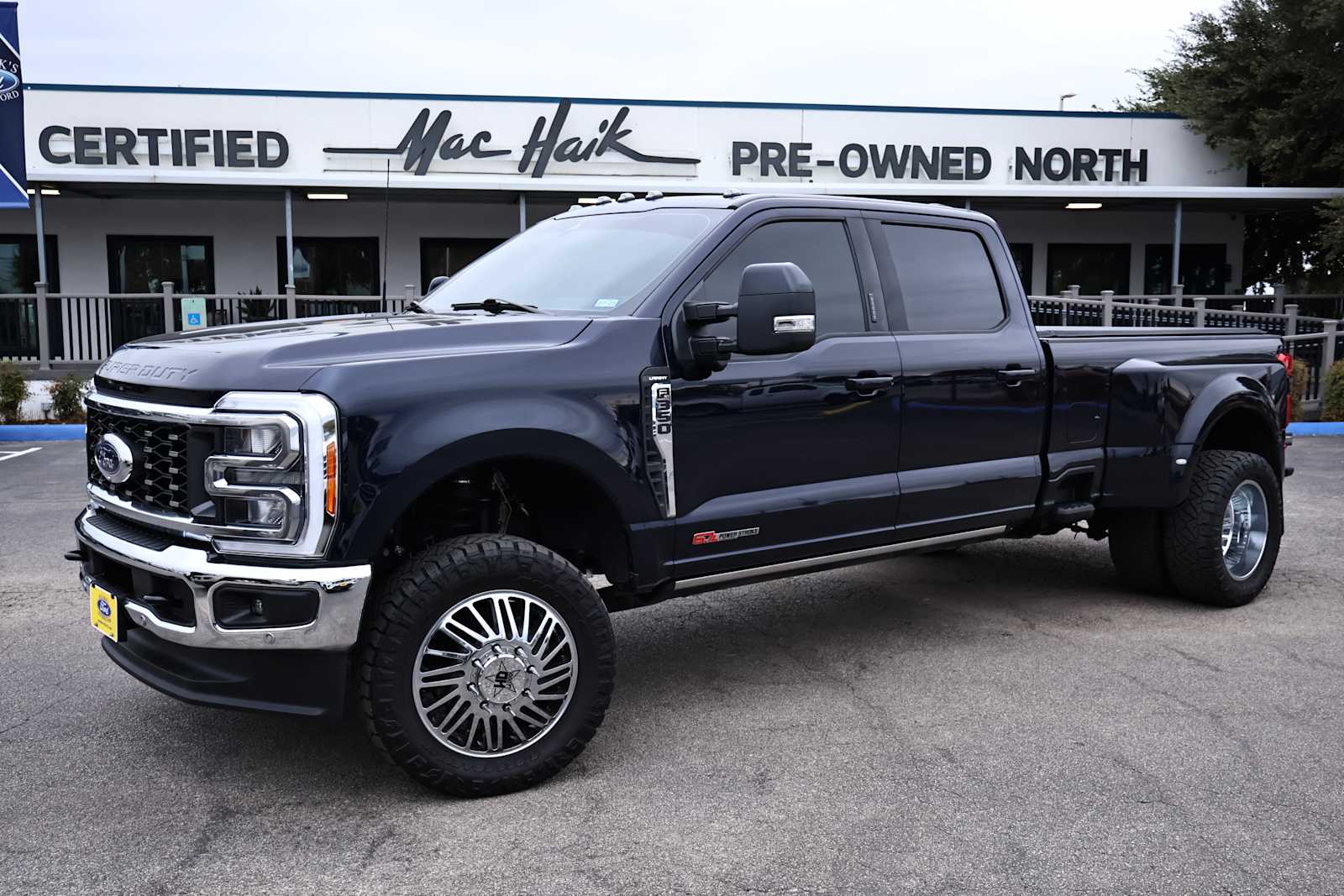 2023 Ford Super Duty F-350 DRW LARIAT