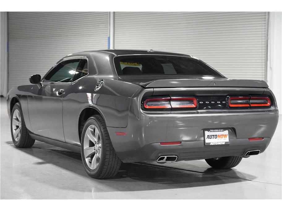 2019 Dodge Challenger SXT photo 3