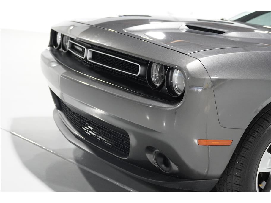 2019 Dodge Challenger SXT photo 9