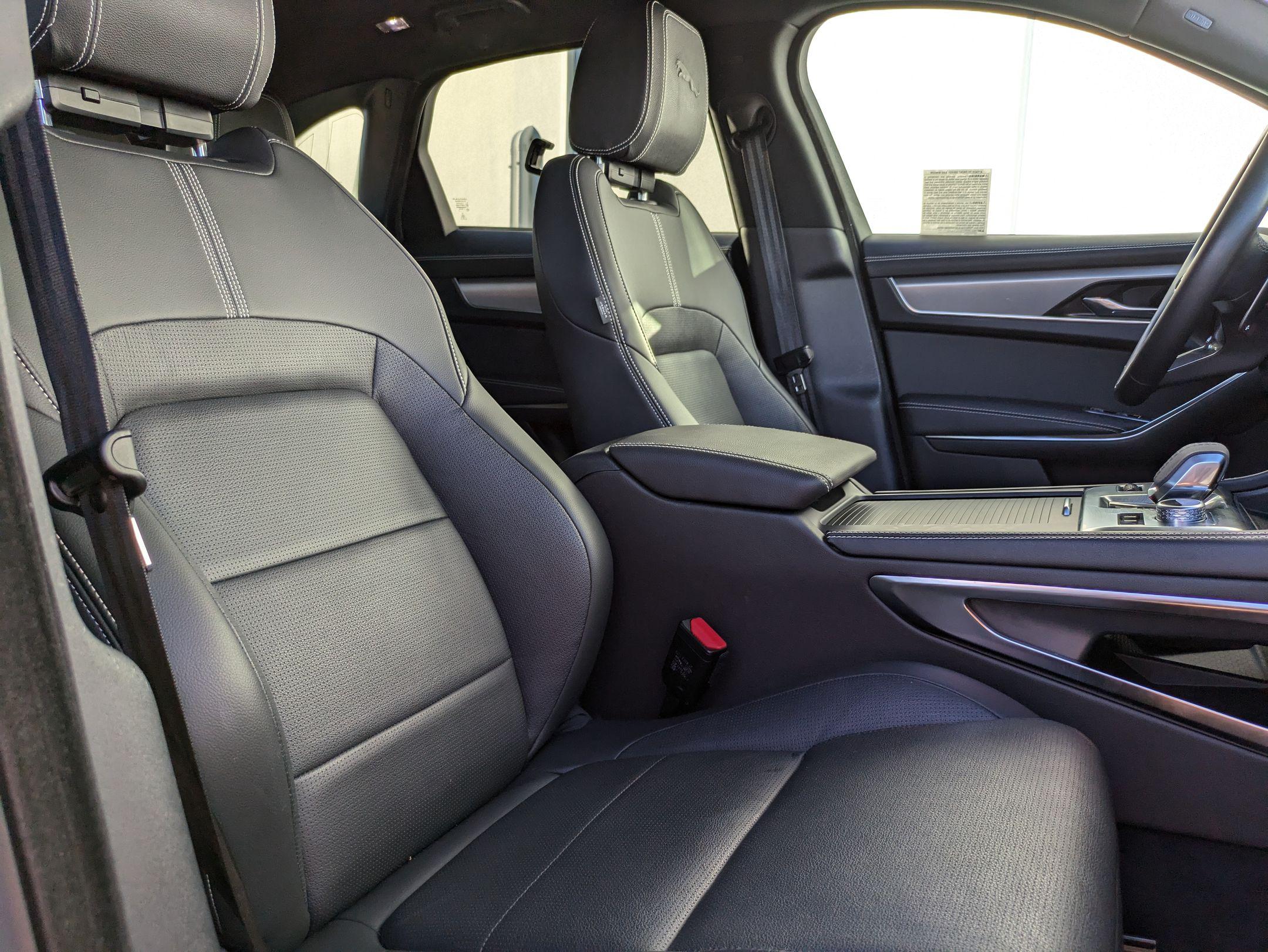 2024 Jaguar F-PACE R-Dynamic S P400 photo 29