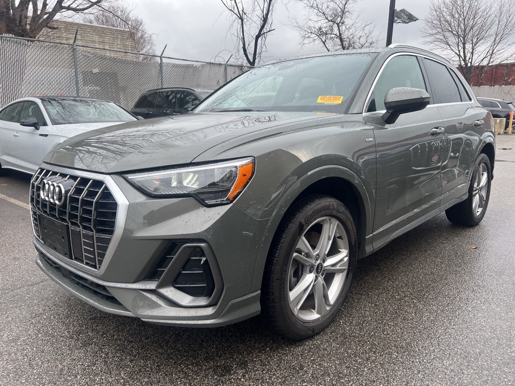 2022 Audi Q3 Premium