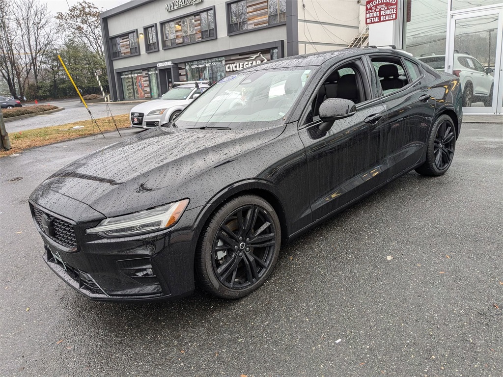 2023 Volvo S60 B5 Plus Black Edition