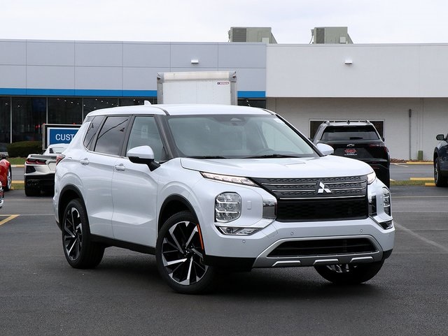 2023 Mitsubishi Outlander SE