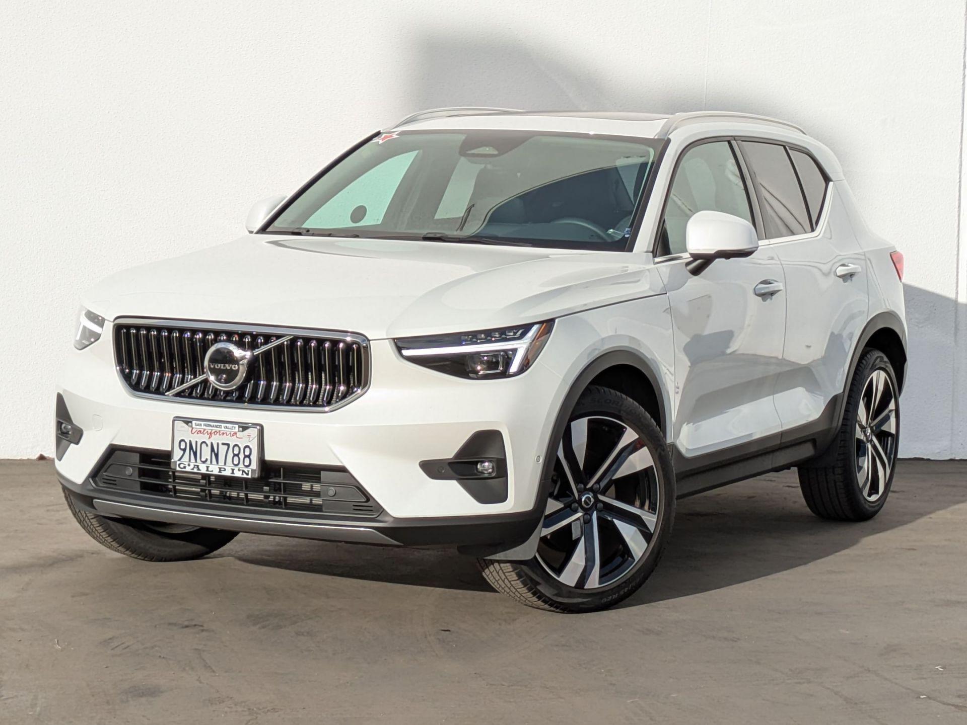 2024 Volvo XC40 B5 Plus Bright Theme