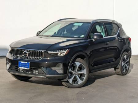 2025 Volvo XC40 B5 Core Bright Theme