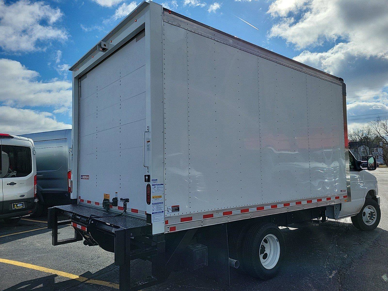 2024 Ford E-350 photo 12