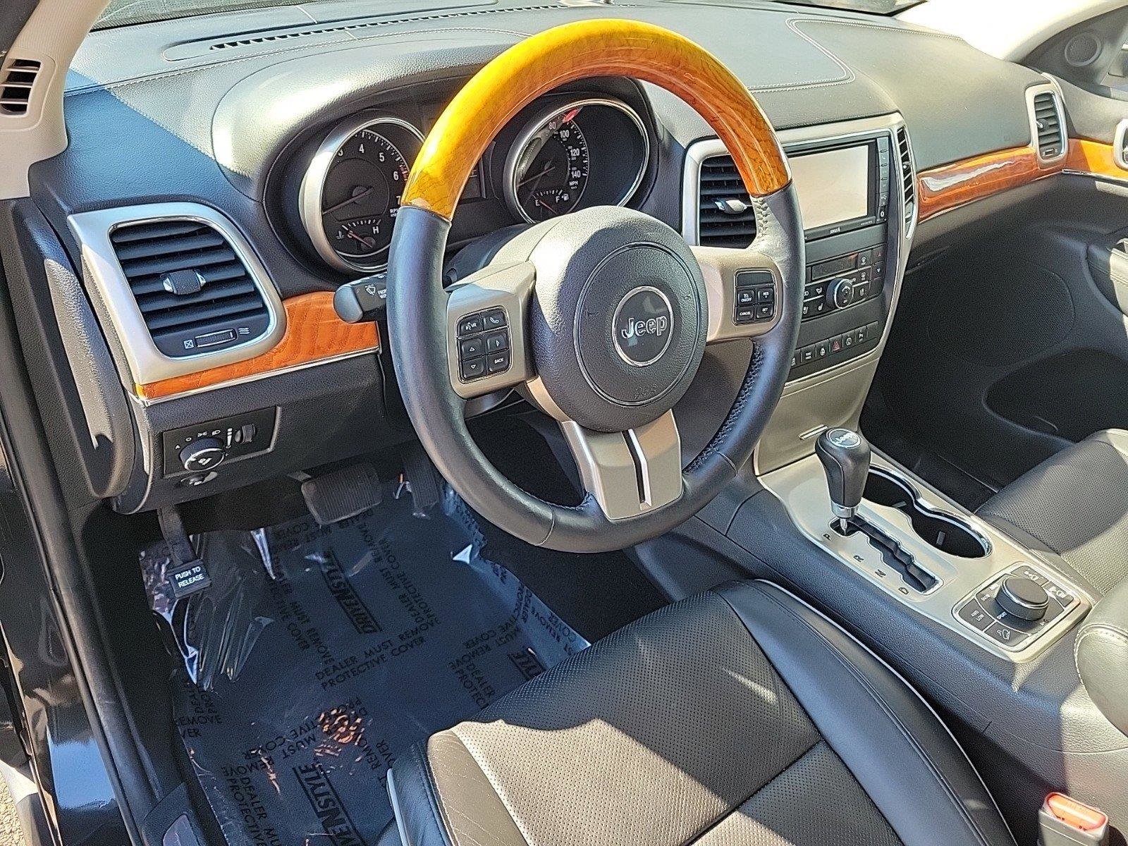 2013 Jeep Grand Cherokee Overland photo 11