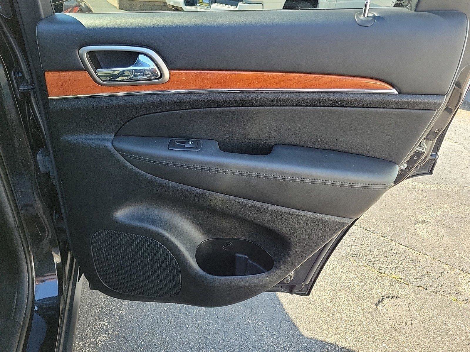 2013 Jeep Grand Cherokee Overland photo 25