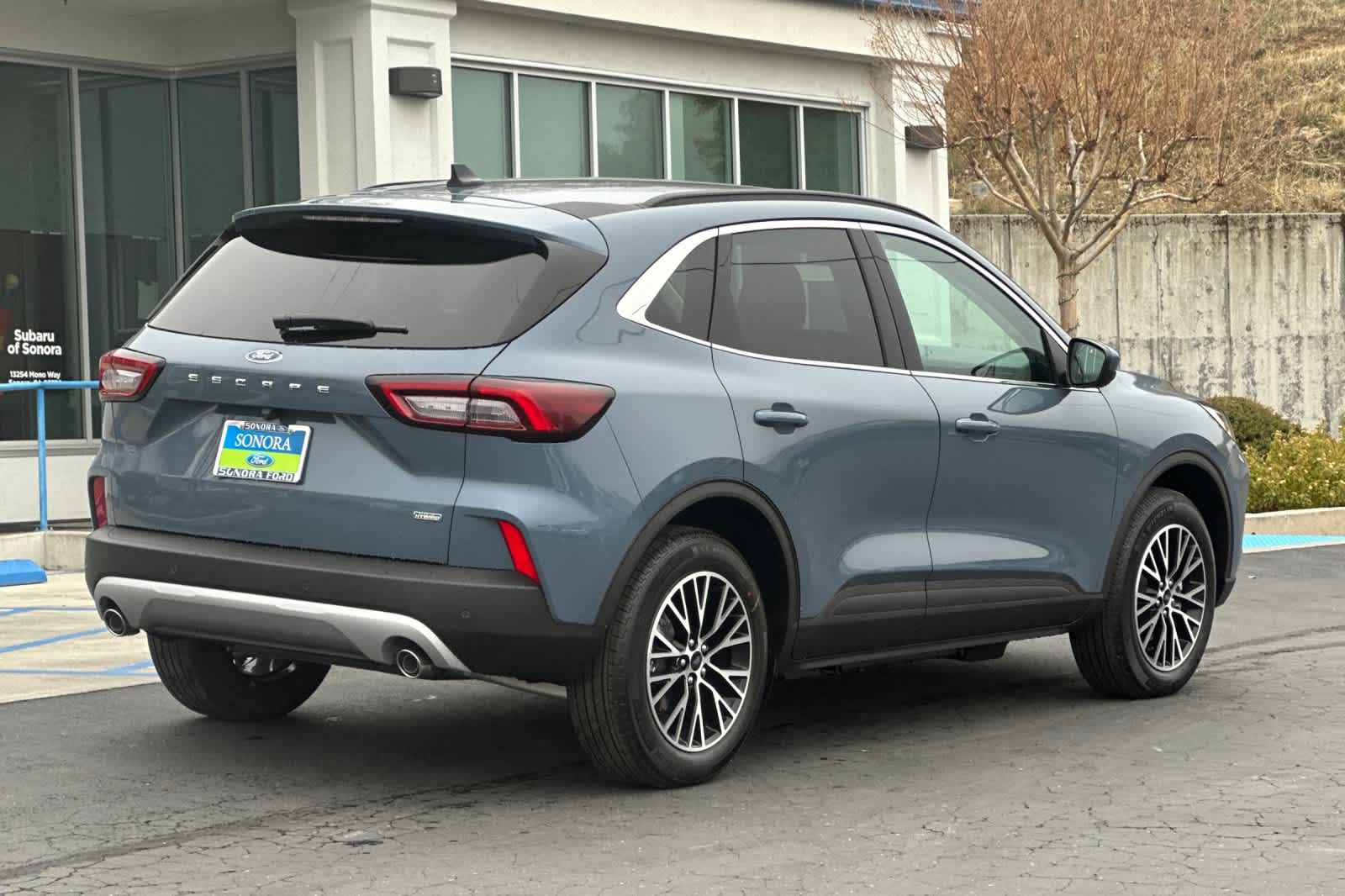 2025 Ford Escape photo 3