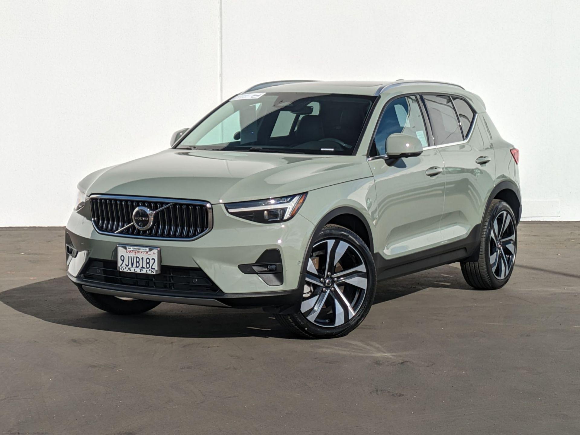 2024 Volvo XC40 B5 Ultimate Bright Theme