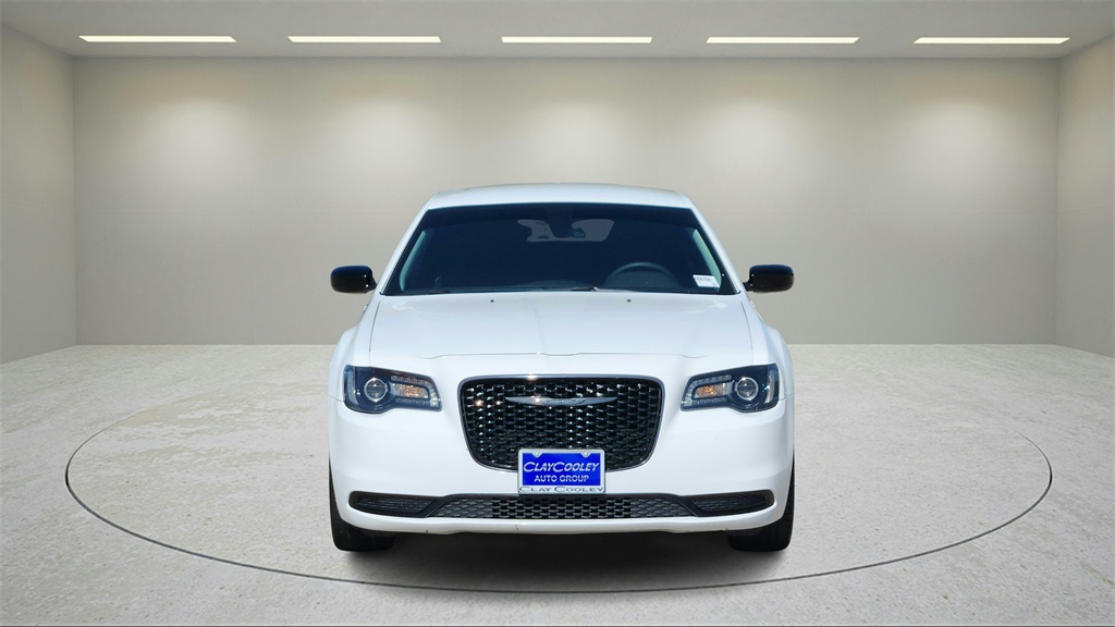 Used 2022 Chrysler 300 Touring with VIN 2C3CCAAG9NH225935 for sale in Irving, TX