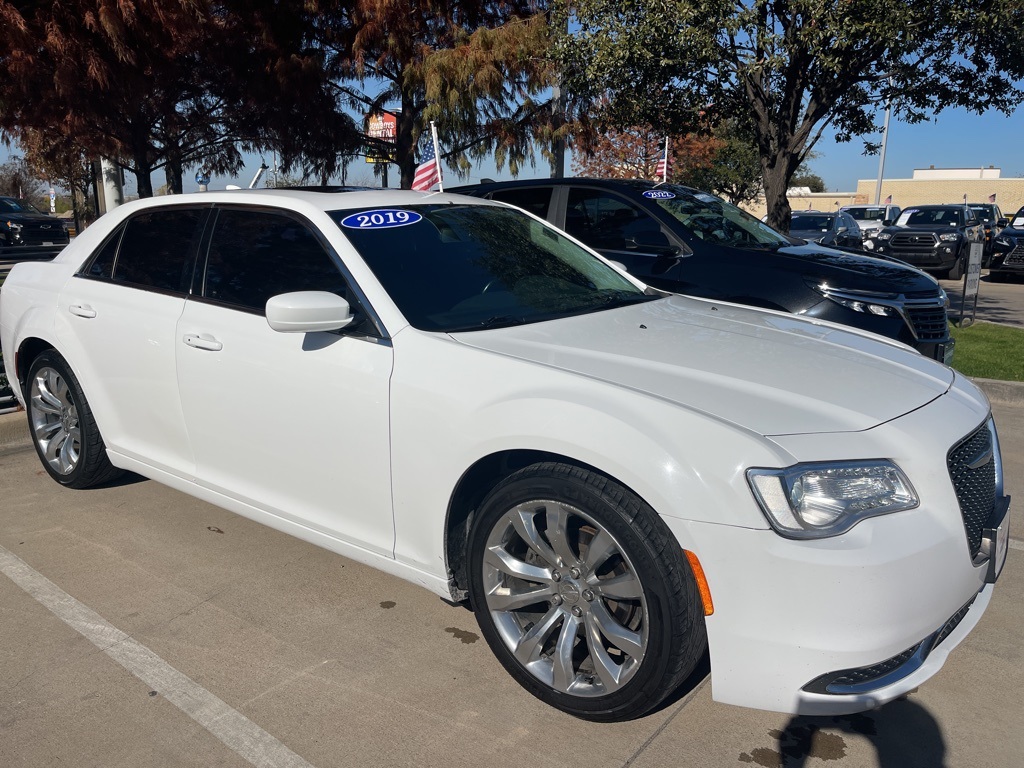 2019 Chrysler 300 Touring