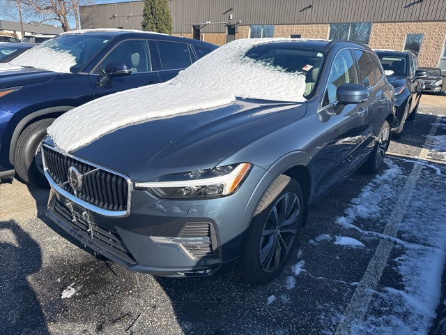 2022 Volvo XC60 B5 Momentum