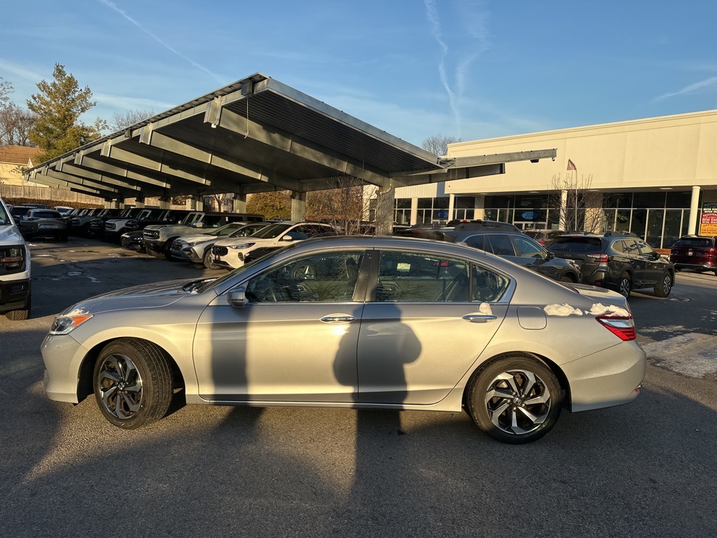 2017 Honda Accord EX photo 2