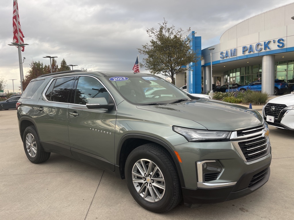 Used 2023 Chevrolet Traverse LT