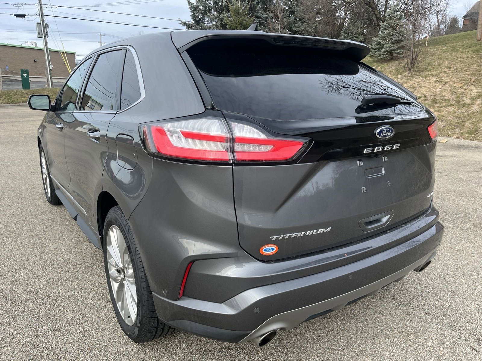 2022 Ford Edge Titanium photo 2