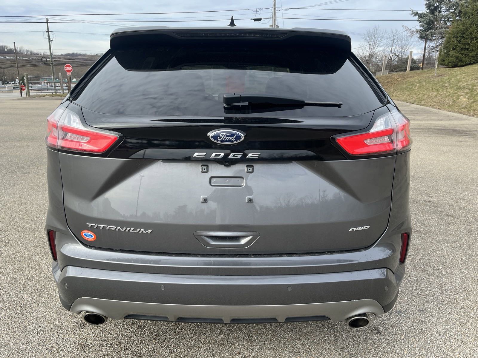 2022 Ford Edge Titanium photo 3