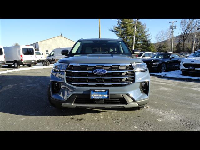2025 Ford Explorer photo 2