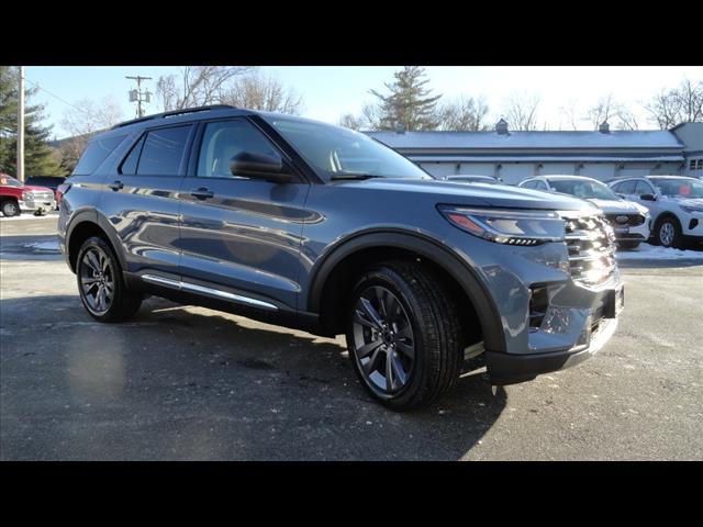 2025 Ford Explorer photo 3
