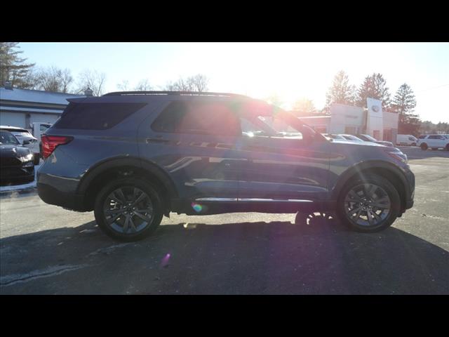 2025 Ford Explorer photo 4