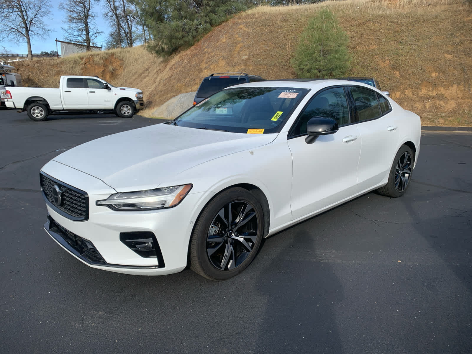 2024 Volvo S60 Plus Dark Theme