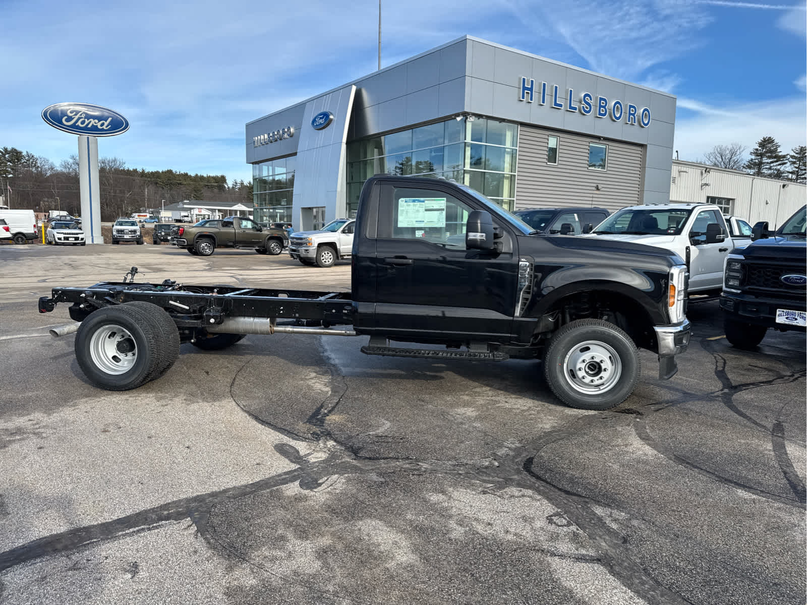 2024 Ford Super Duty F-350 DRW XL 4WD Reg Cab 169 WB 84 CA