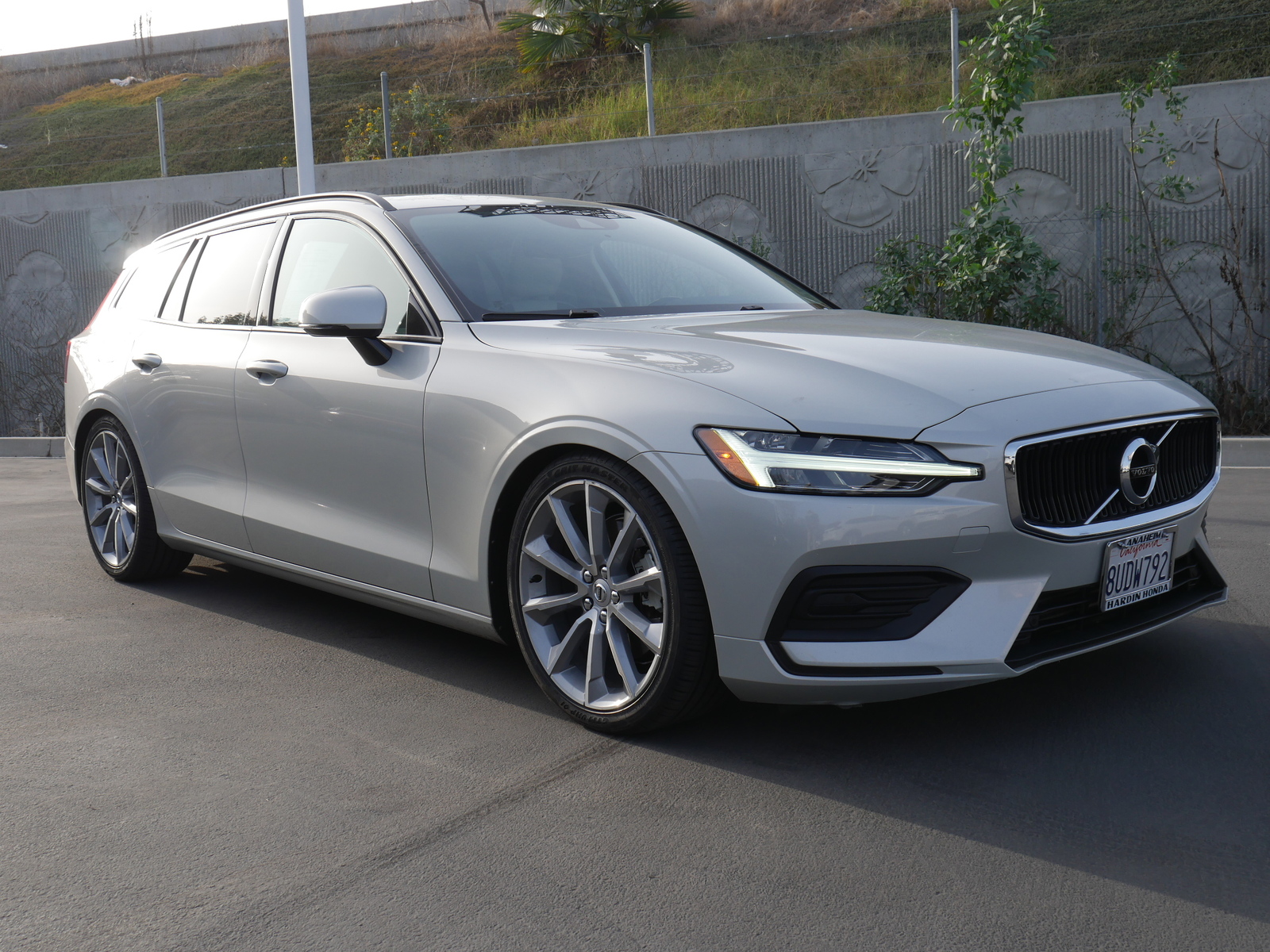 2020 Volvo V60 Momentum