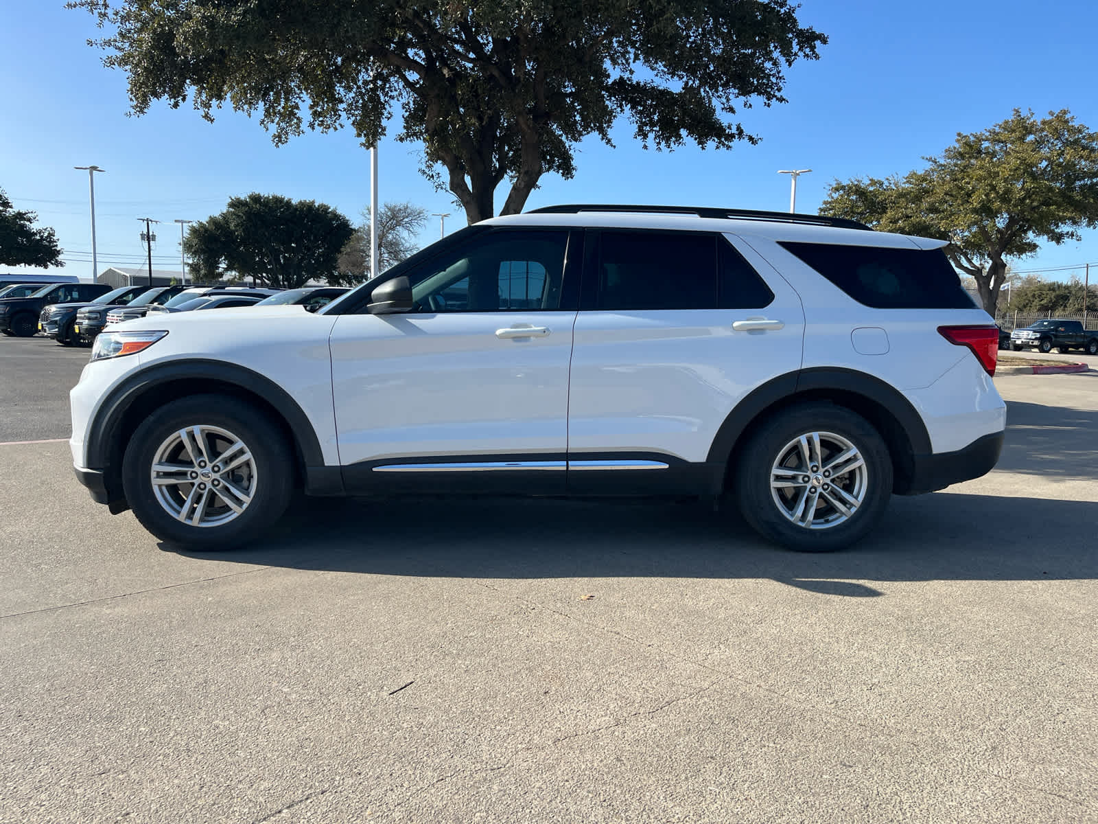 2020 Ford Explorer XLT photo 3