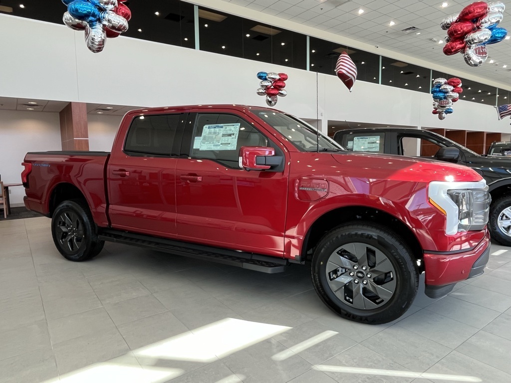 2023 Ford F-150 Lightning LARIAT