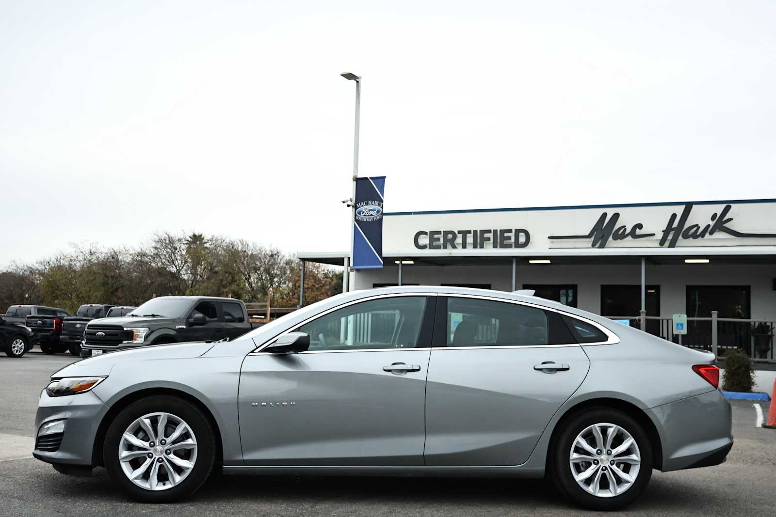 2023 Chevrolet Malibu 1LT photo 2