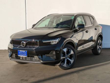 2025 Volvo XC40 B5 Core Bright Theme