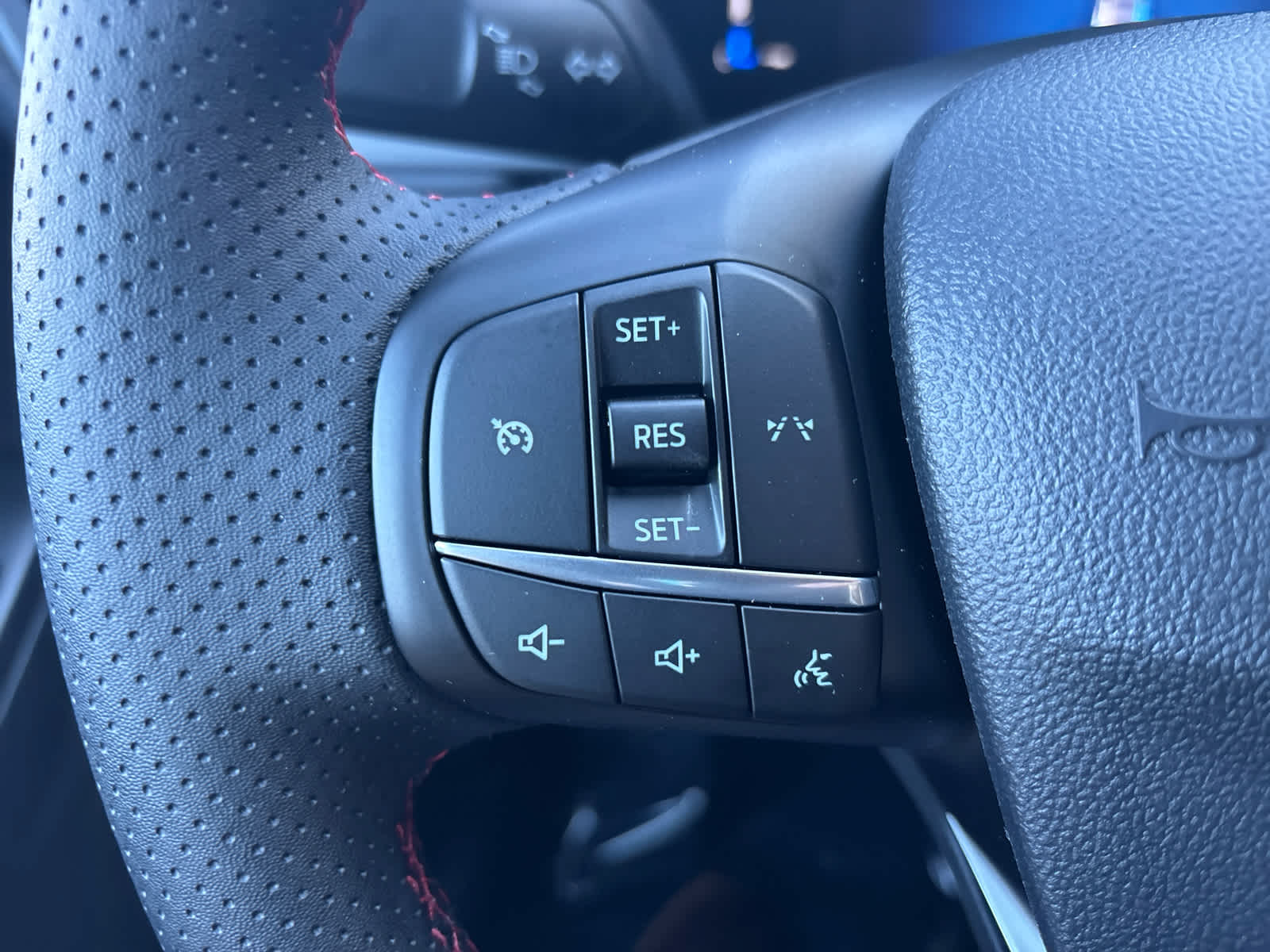 2025 Ford Escape ST-Line photo 12