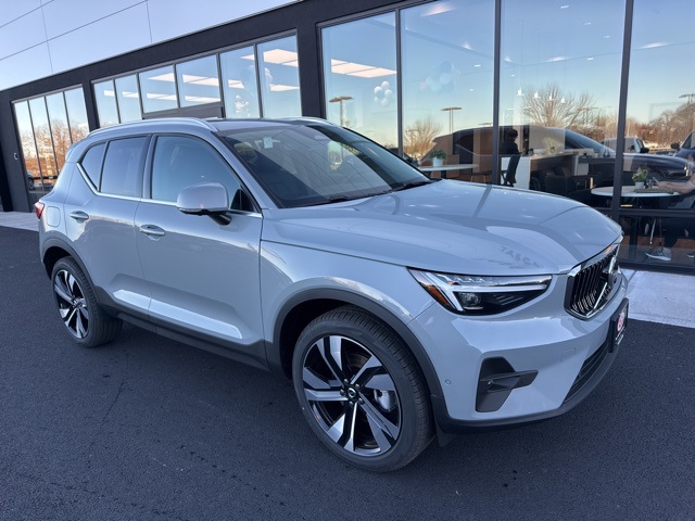 2025 Volvo XC40