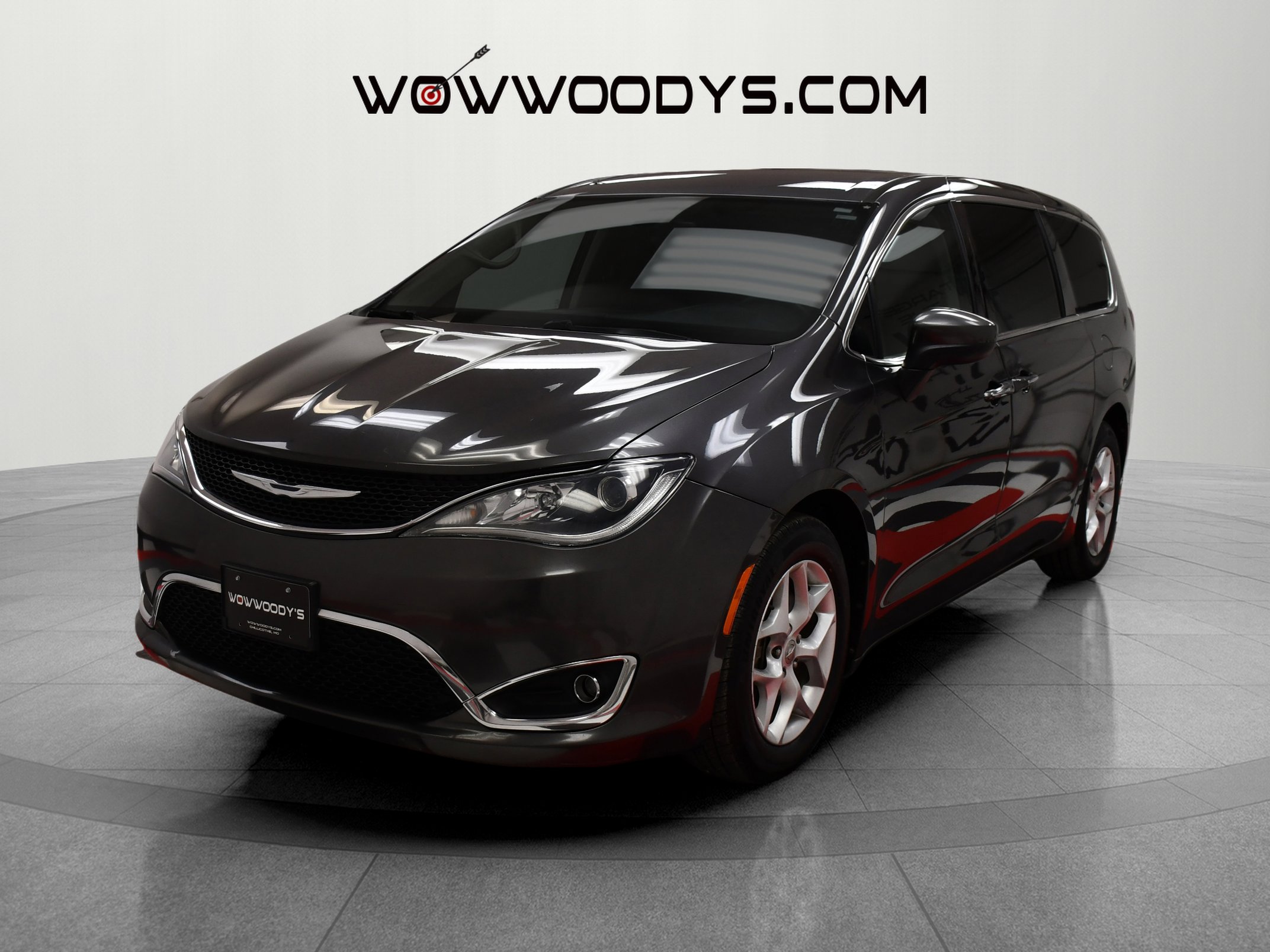Used 2017 Chrysler Pacifica Touring Plus with VIN 2C4RC1BG2HR841429 for sale in Kansas City
