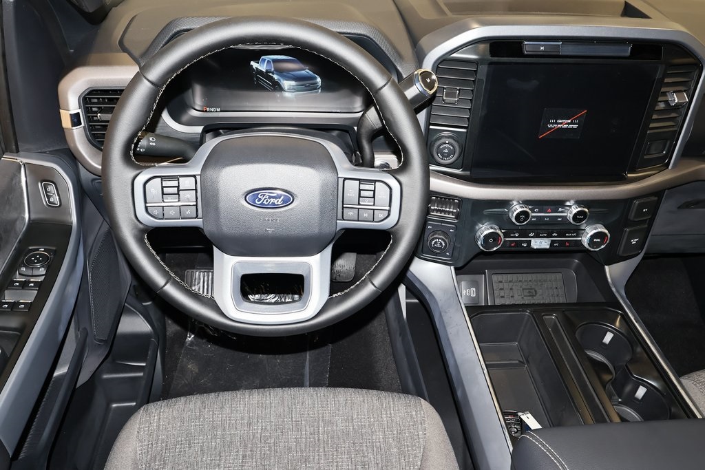 2025 Ford F-150 XLT photo 12