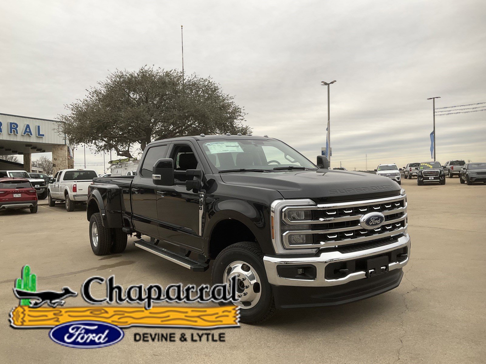 2025 Ford Super Duty F-350 DRW LARIAT