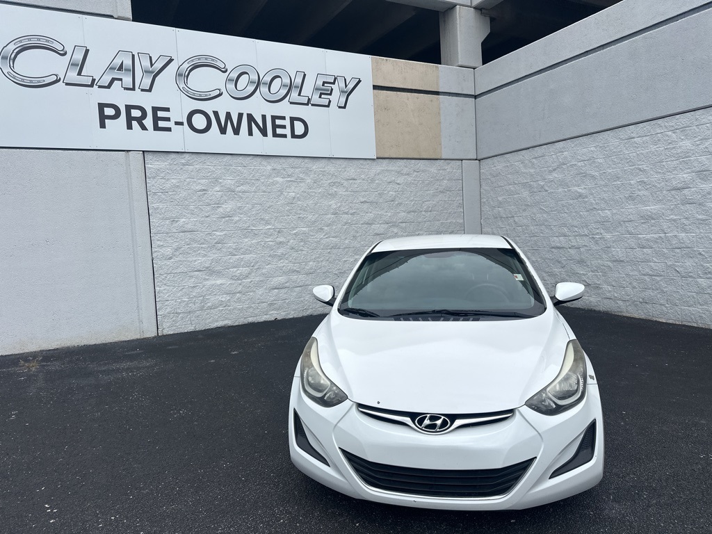 Used 2015 Hyundai Elantra SE with VIN 5NPDH4AE1FH556681 for sale in Irving, TX