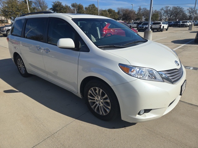 2017 Toyota Sienna XLE