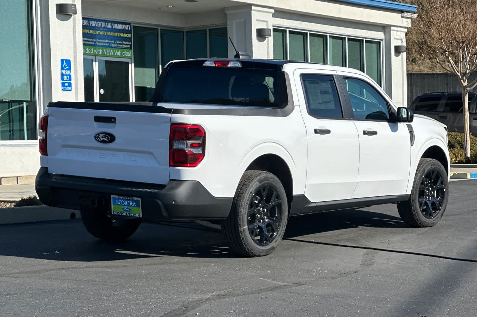 2025 Ford Maverick XLT photo 2