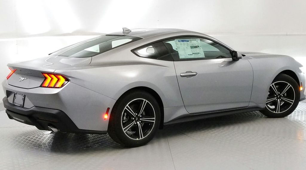 2025 Ford Mustang EcoBoost photo 3