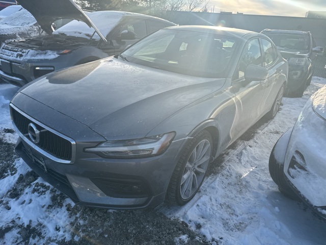 2021 Volvo S60 T6 Momentum