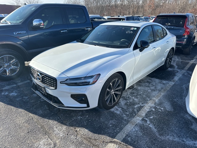 2022 Volvo S60 B5 Momentum