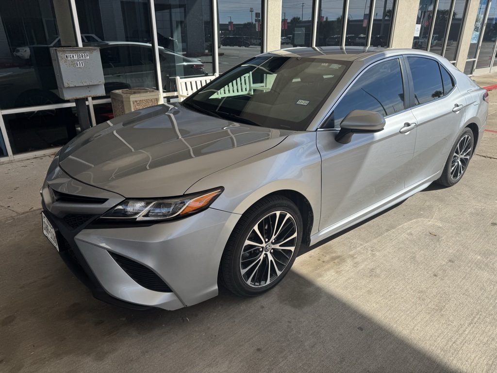 2020 Toyota Camry SE