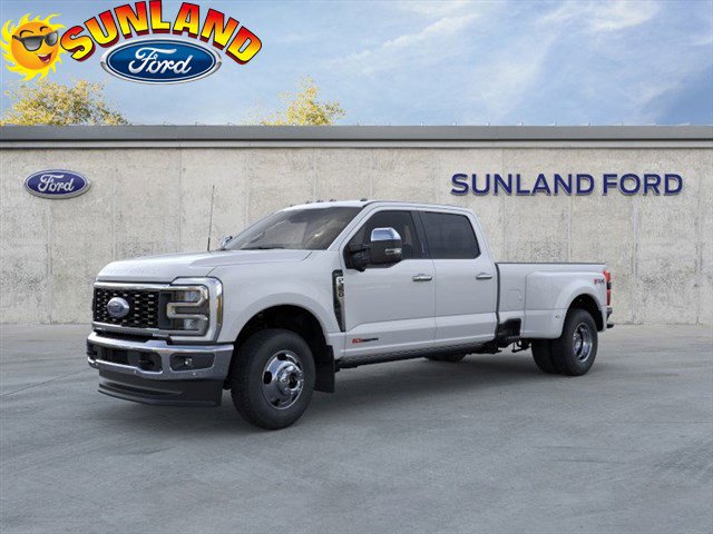 2025 Ford Super Duty F-350 DRW LARIAT 4WD CREW Cab 8' BO