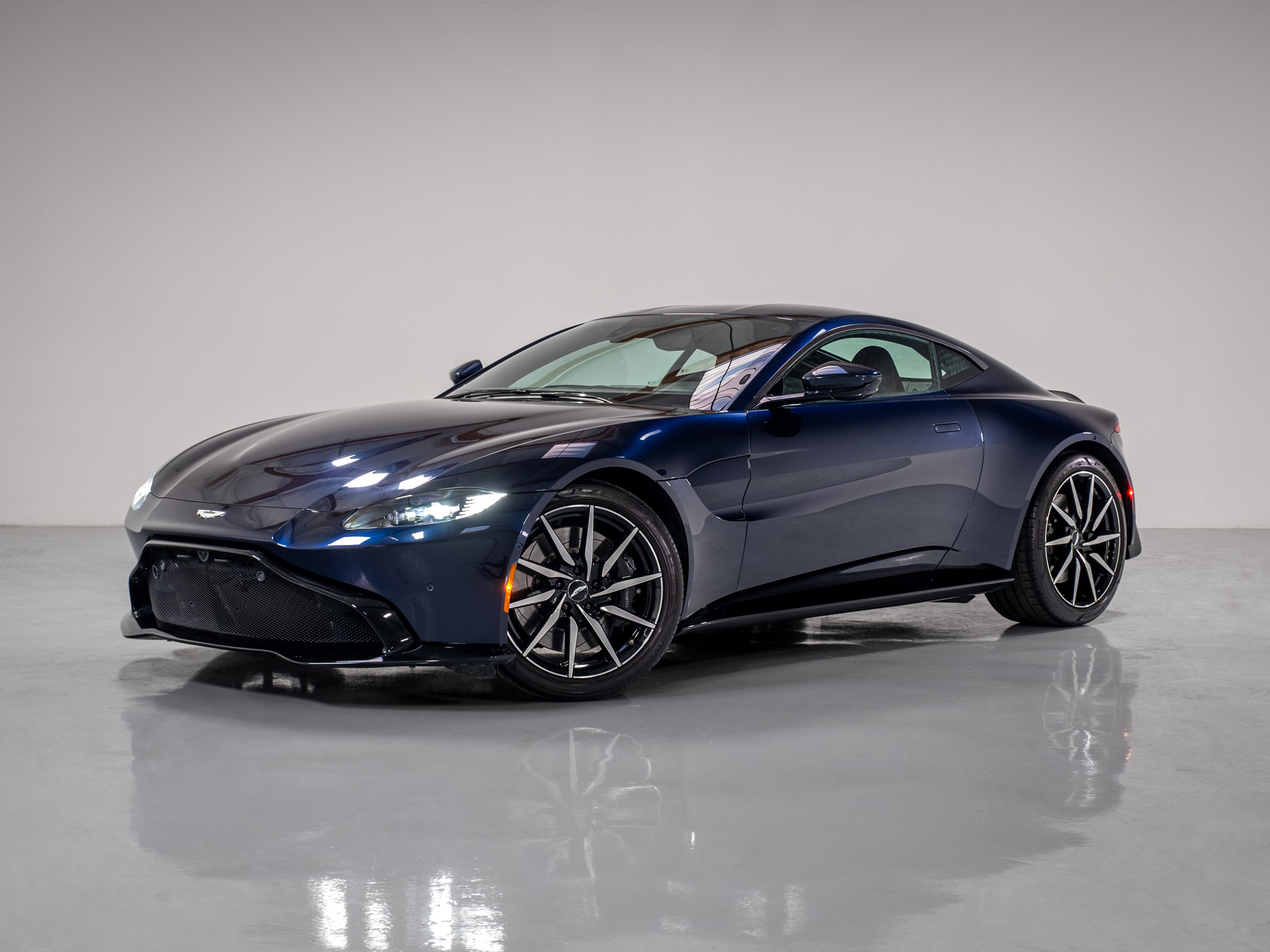 2020 Aston Martin Vantage Base