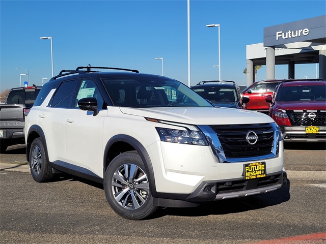 2025 Nissan Pathfinder SL