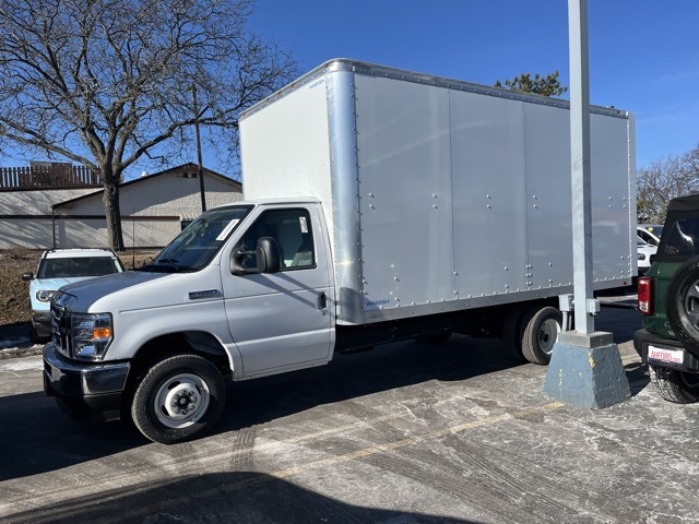 2025 Ford E-450SD Wabash 16' Box Truck