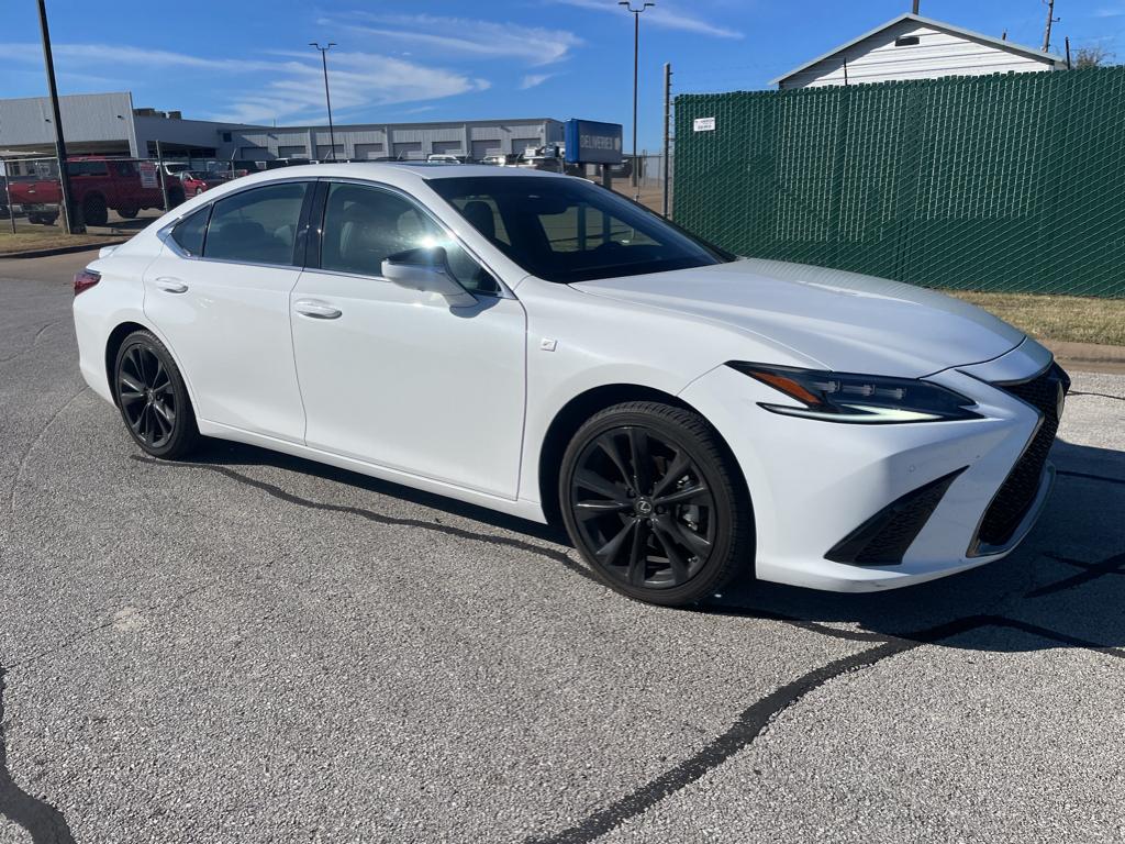 2023 Lexus ES 300H F SPORT Handling