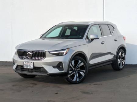 2025 Volvo XC40 B5 Plus Bright Theme