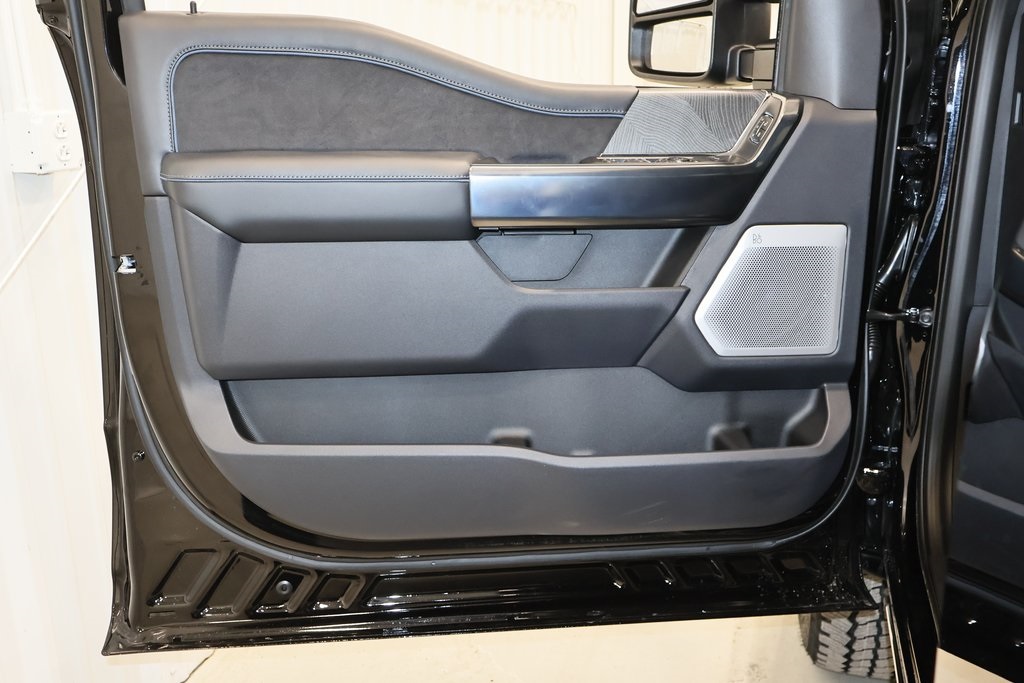 2025 Ford F-350 photo 5